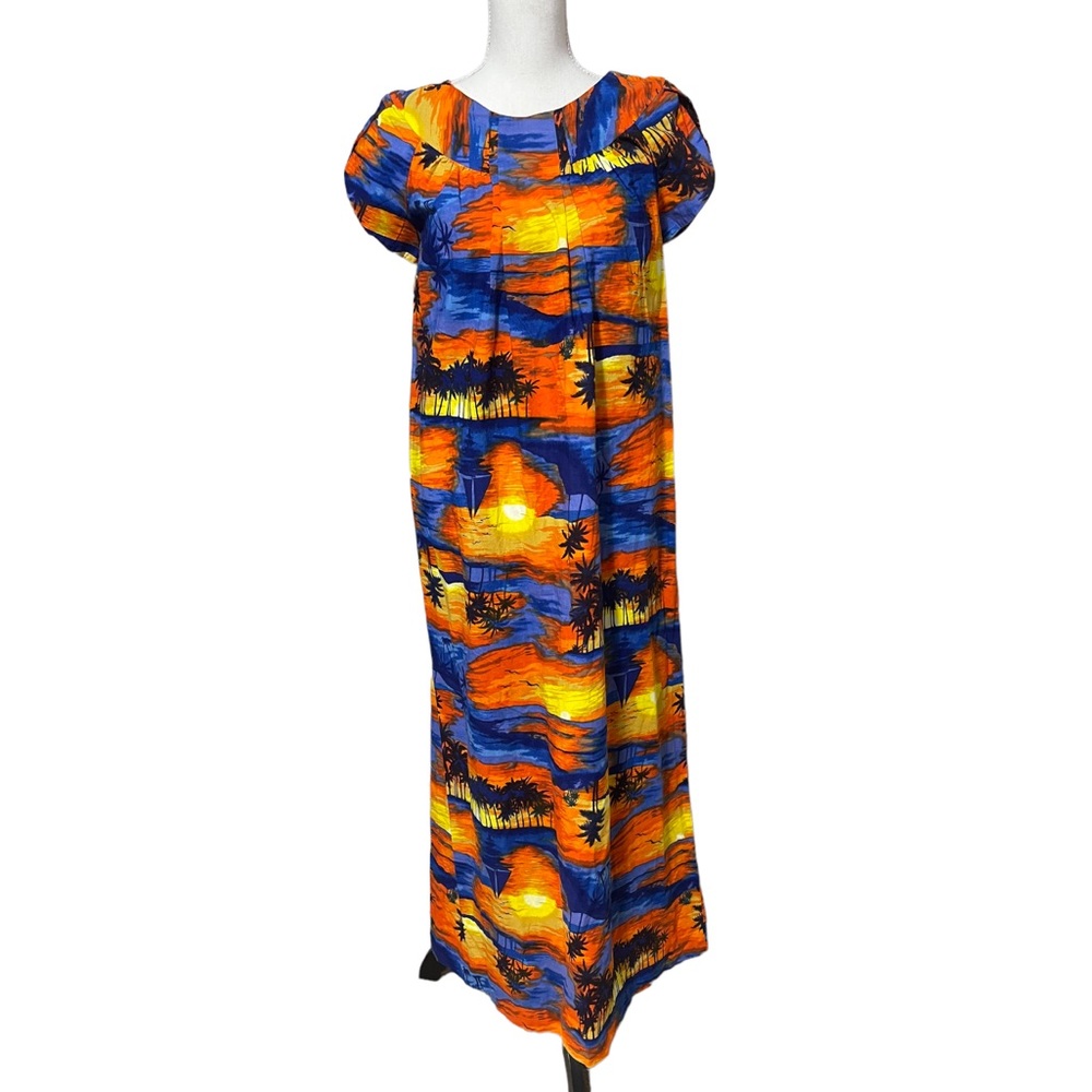Vintage Hawaiian sunset dress with palm trees, and a pocket!